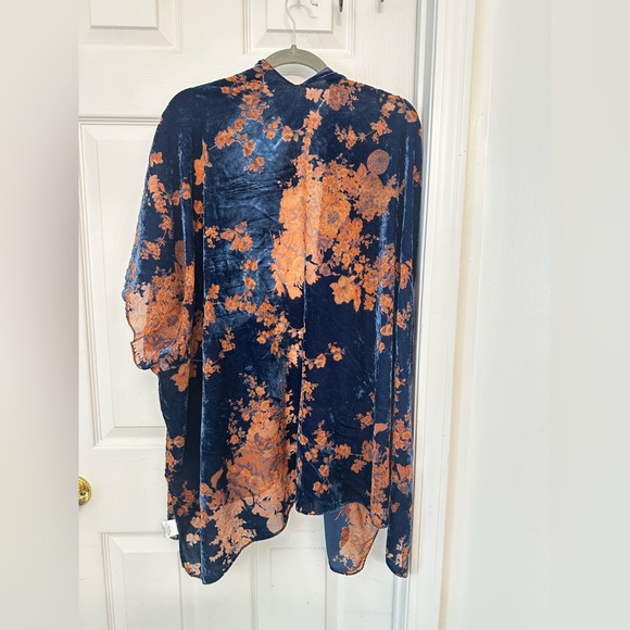 Navy Floral Kimono - Picture 4 of 4